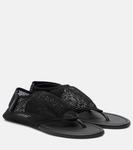 Рыболовные сандалии-стринги Alaïa, нуар - фото