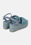 Босоножки на танкетке CON PUNTERA Y CIERRE HEBILLA - Espadrilles Alma Blue, синий - фото 3
