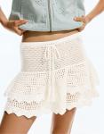 Мини-юбка с оборками и вязанным крючком цвета льда от Pull&Bear - фото 2