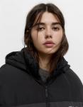 Куртка-пуховик Pull&Bear Logo черного цвета - фото 2