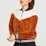 Куртка женская карамельная Nike - фото 3