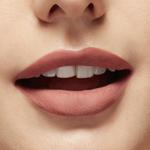 Чернильная помада Запертый поцелуй MAC, Bodacious (deep tone beige) - фото 5