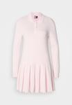 Платье Tommy Jeans SCRIPT PLEATED SWEATER DRESS, Light Pink - фото 7
