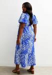 Платье New Look Curves CURVES DITSY PRINT WRAP MIDI, Blue Pattern/Blue - фото 2