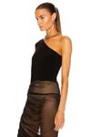 Топ Norma Kamali One Shoulder One Sleeve, черный - фото 3