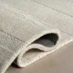 Полосатый шерстяной ковер в прихожей nuLOOM, 122x183 см, серый - фото 14