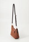 Сумка PARFOIS SHOULDER BAG SHELBY, Brick Red/Beige - фото 3