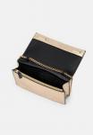 Клатч Calvin Klein METALLIC WALLET ON CHAIN, Gold-Coloured - фото 3