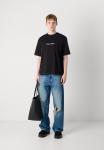 Футболка Calvin Klein STANDARD LOGO TEE, Black - фото 5
