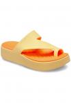 Сандалии GETAWAY PLATFORM TOE LOOP Crocs, цвет Golden Hour - фото 2