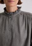 Блуза Marc O'Polo RUFFLES AT COLLAR LONG SLEEVE STRIPES, Multi/Rocky Grey Melange/Grey - фото 4