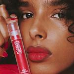 Жидкая помада Kylie Cosmetics Plumping Powder Matte Lip, deep blue red/craving cherry - фото 4