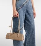 Le Teckel Small кожаная сумка через плечо Alaïa, Grege - фото 5