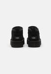 Ботильоны Classic Ultra Mini Platform Unisex UGG, черный - фото 3