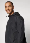 Беговая куртка Nike Performance, Black/Reflective Silver - фото 4