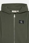 Толстовка Calvin Klein Jeans BADGE ZIP THROUGH UNISEX, Thyme/Green - фото 3