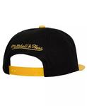 Мужская черная бейсболка Boston Bruins Core Team Ground 2.0 Snapback Mitchell & Ness - фото 2