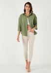 Блузка на пуговицах LELA, хаки - фото 2