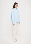 Блуза REMAIN Button-down blouse, Cerulean/Light Blue - фото 4
