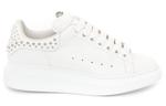 Кроссовки studded oversized sneakers 'white' Alexander Mcqueen, белый - фото 2