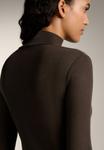 Джемпер OYSHO RIB HIGH-NECK THERMAL BASE LAYER WITH LYOCELL, Brown - фото 5