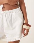 Шорты с оборками ASOS DESIGN белого цвета - фото 4