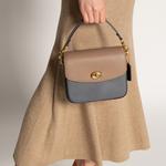 COACH Кожаная сумка-мессенджер Кэсси - фото 7