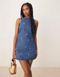 Джинсовое мини-платье ASOS DESIGN с вышитым мелким цветочным узором - фото 4