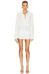Платье мини Norma Kamali Oversized Shirt Shirred Bottom, цвет Snow White - фото