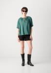 Блуза BLOUSE ROUND NECK WITH DRAWSTRING AND GATHERING SOLID Marc O'Polo, темно-зеленый - фото 5