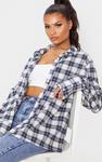PrettyLittleThing Белая фланелевая рубашка оверсайз - фото 6