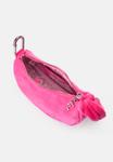 Сумка Juicy Couture BLOSSOM SMALL HOBO, Pink Glo/Pink - фото 2