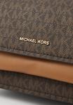 Сумка кросс-боди MICHAEL Michael Kors CLAIRE, Brown/Acorn/Brown - фото 5
