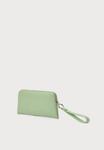 Клатч kate spade new york HALO STUDDED WRISTLET, Crisp Sage/Mint - фото 2