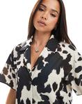 Атласная рубашка ASOS DESIGN с принтом коровы - фото 2