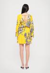 Платье Alice + Olivia CLARISSA DEEP V TIE MINI DRESS, Yellow - фото 3
