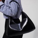 Сумка через плечо Amber с застежкой-молнией от By Far - фото 4