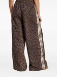 Леопардовые брюки Adidas, коричневый - фото 3