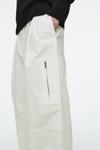 Брюки-карго в стиле utility COS, белый - фото 2