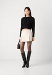 Джемпер CROPPED CABLE LONG SLEEVE DKNY, черный - фото 5