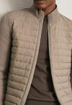 Куртка Reiss REGULAR FIT, Taupe Brown/Brown - фото 5