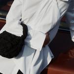 Полиэстеровая сумка-облако мини женская черная COS - фото 3