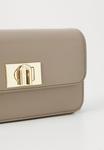 Сумка кросс-боди Furla MINI CROSSBODY, Stucco Gray/Grey - фото 4