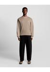 Толстовка Lyle & Scott MID LAYERS INTERLOCK CREW NECK , X084 Cobblestone/Beige - фото 4