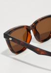 Солнцезащитные очки Le Specs UNFAITHFUL, Brown - фото 3