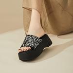 Шлепанцы и сланцы DAPHNE Slide Slippers Women's - фото 9