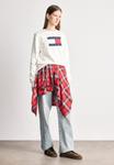 Толстовка Tommy Jeans REG FLAG CREW, Ecru/Off-White - фото 2