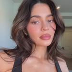 Блеск для губ Kylie Cosmetics Supple Kiss Lip Glaze, crystal pearl/like magic - фото 6