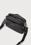 Сумка кросс-боди Calvin Klein EMBLEM EMBOSS CAMERA BAG, Black - фото 3