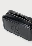 Сумка кросс-боди Calvin Klein BOLD CAMERA BAG, Black - фото 3